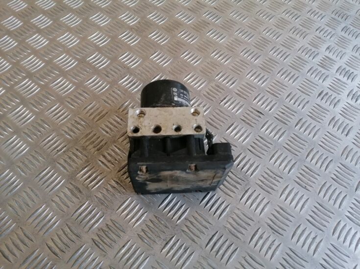 ABS bloks priekš VW GOLF IV 1999