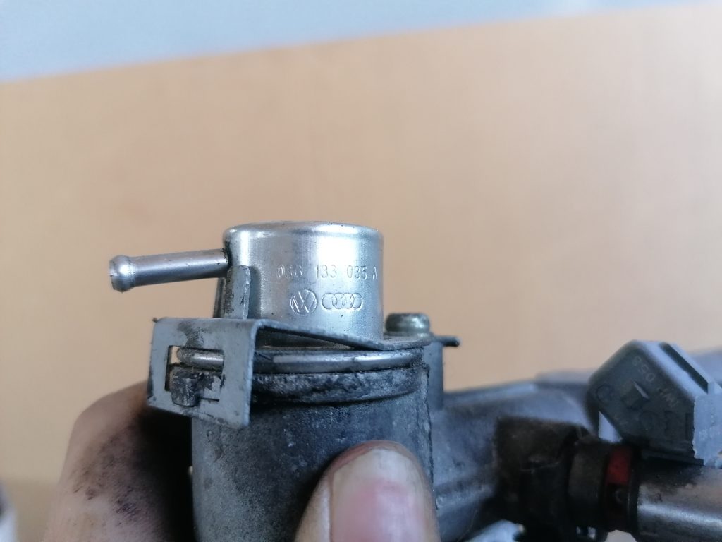 Degvielas sadales caurule priekš VW GOLF IV 1999 3 Degvielas sadales caurule priekš VW GOLF IV 1999