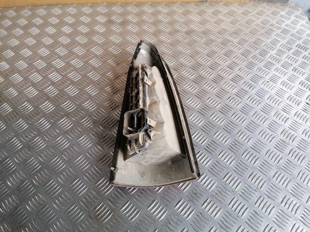 Aizmugurējais kreisais lukturis priekš OPEL ASTRA 2002 2 Aizmugurējais kreisais lukturis priekš OPEL ASTRA 2002