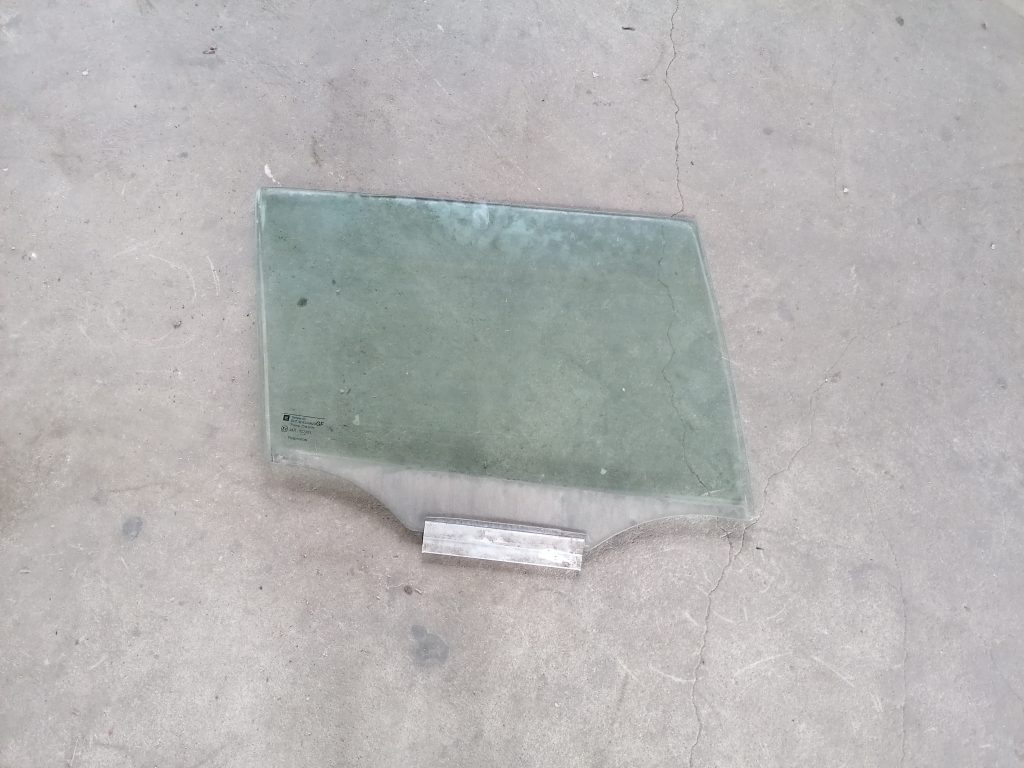 Aizmugurējo labo durvju stikls priekš OPEL ASTRA 2002 1 Aizmugurējo labo durvju stikls priekš OPEL ASTRA 2002