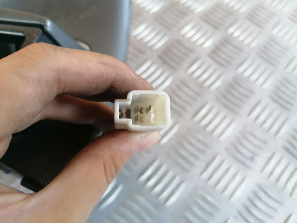 Dekoratīvs rāmis pārnesumu selektoram priekš TOYOTA AVENSIS 2007 3 Dekoratīvs rāmis pārnesumu selektoram priekš TOYOTA AVENSIS 2007