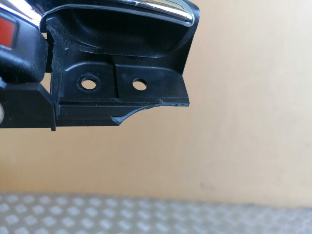 Salona durvju rokturis, priekšējais labais priekš TOYOTA AVENSIS 2007 2 Salona durvju rokturis, priekšējais labais priekš TOYOTA AVENSIS 2007