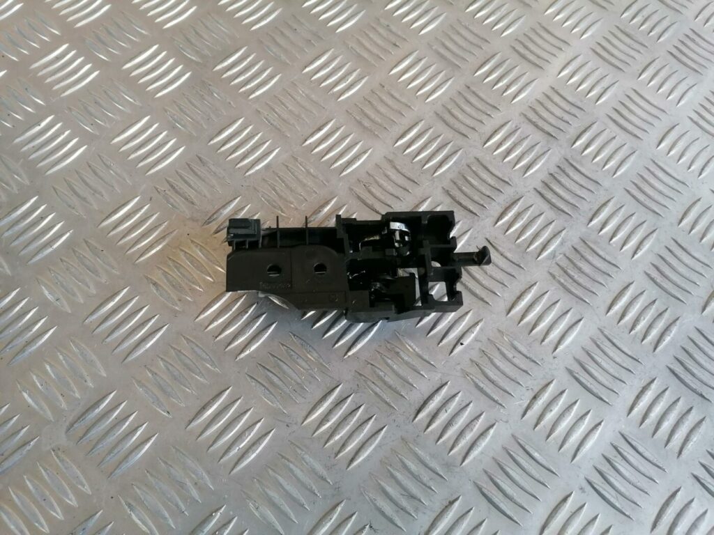 Salona durvju rokturis, priekšējais labais priekš TOYOTA AVENSIS 2007 3 Salona durvju rokturis, priekšējais labais priekš TOYOTA AVENSIS 2007