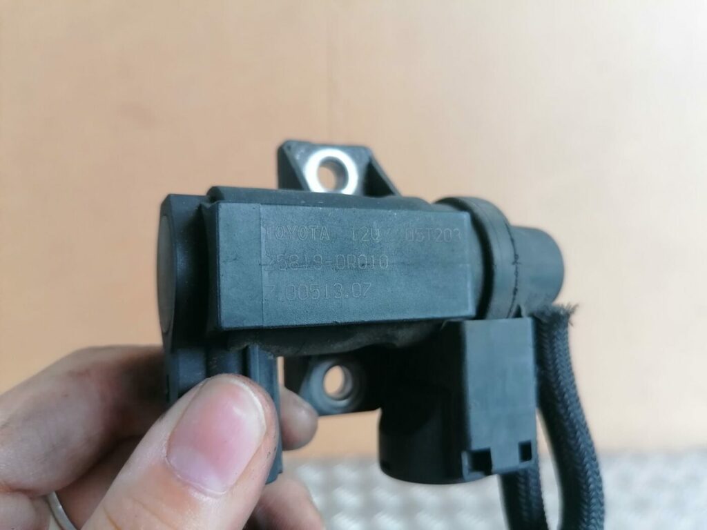 Solenoīda vakuuma vārsts priekš TOYOTA AVENSIS 2007 4 Solenoīda vakuuma vārsts priekš TOYOTA AVENSIS 2007