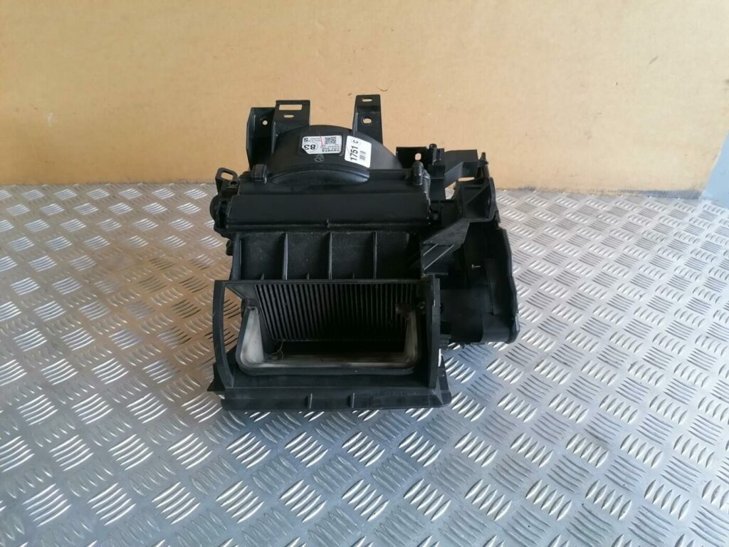 Salona ventilatora korpuss priekš TOYOTA AVENSIS 2007 3 Salona ventilatora korpuss priekš TOYOTA AVENSIS 2007