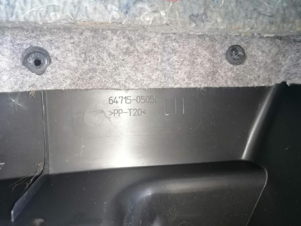 Bagāžnieka nodalījuma sānu apdare priekš TOYOTA AVENSIS 2007 3 Bagāžnieka nodalījuma sānu apdare priekš TOYOTA AVENSIS 2007