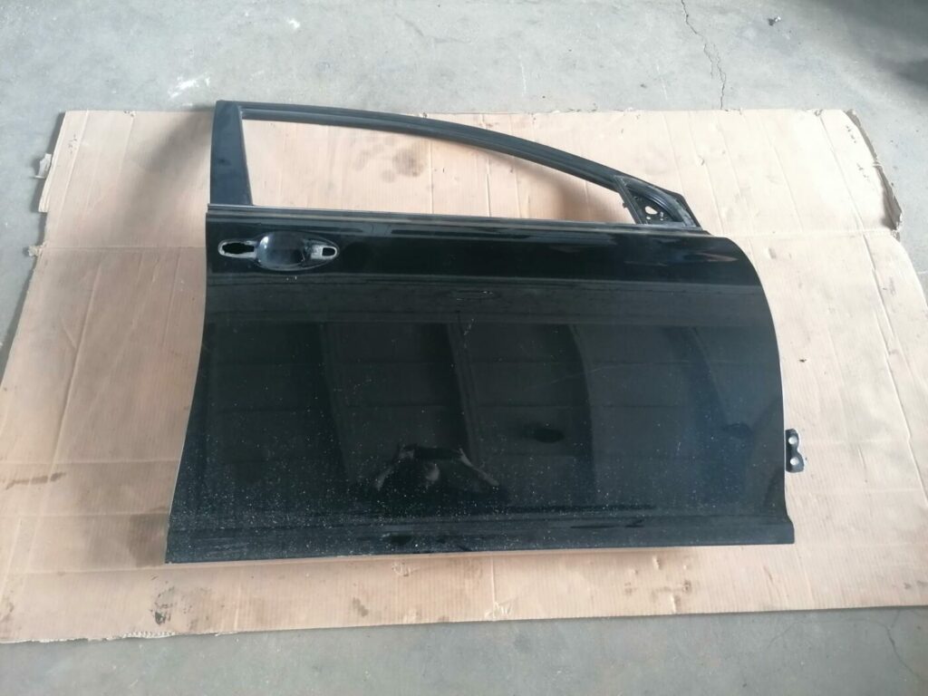 Priekšējās labās durvis priekš TOYOTA AVENSIS 2007 1 Priekšējās labās durvis priekš TOYOTA AVENSIS 2007