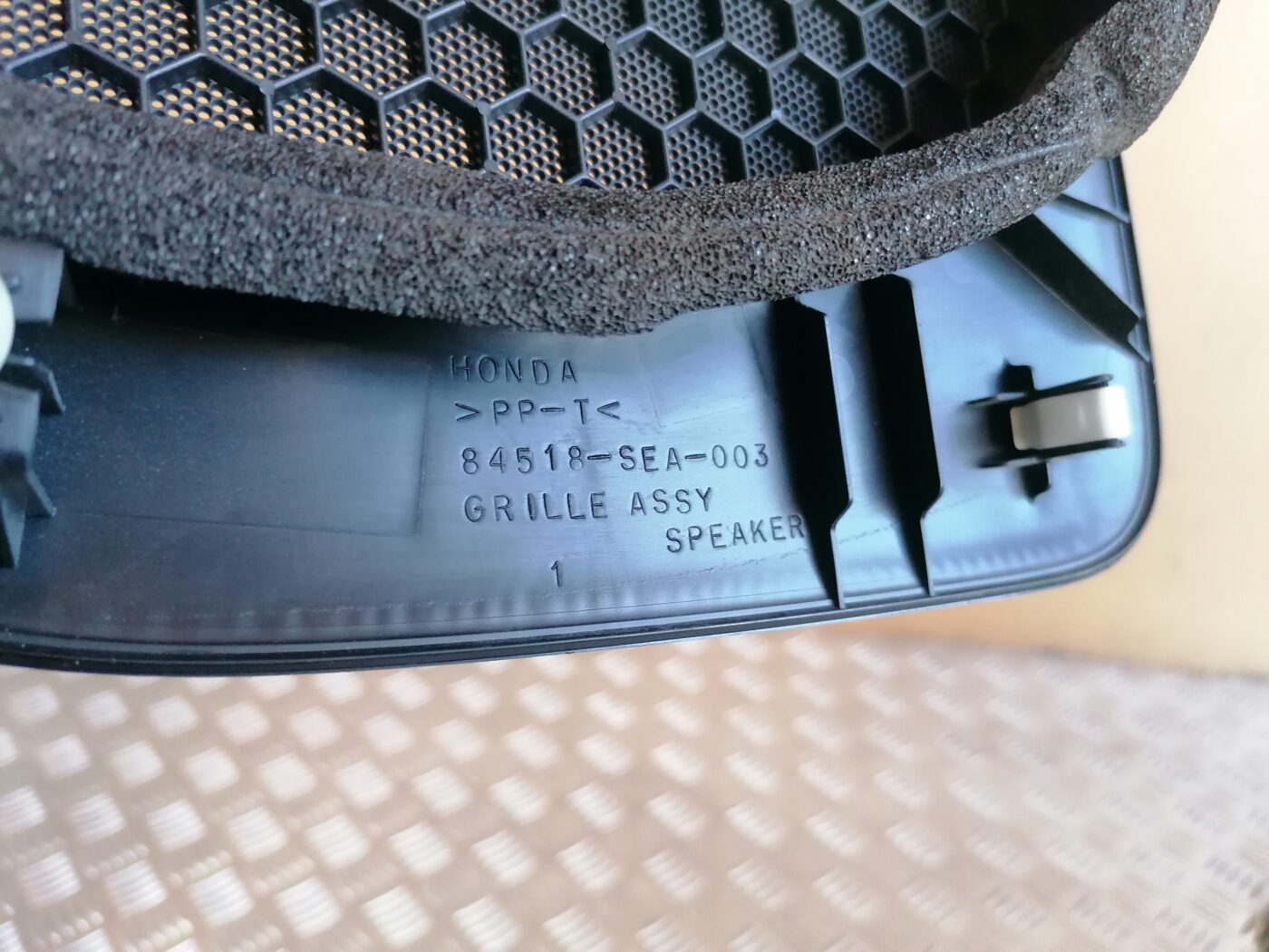 Skaļruņa apdare aizmugurējā plauktā priekš HONDA ACCORD 2007 YR562P 3 Skaļruņa apdare aizmugurējā plauktā priekš HONDA ACCORD 2007 YR562P