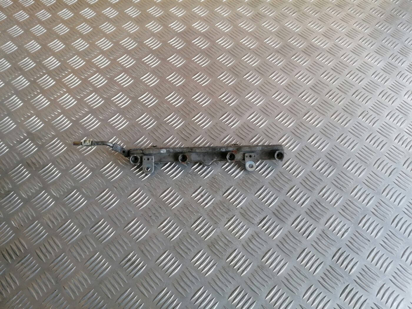 Degvielas sadales caurule priekš HONDA ACCORD 2007 YR562P 1 Degvielas sadales caurule priekš HONDA ACCORD 2007 YR562P