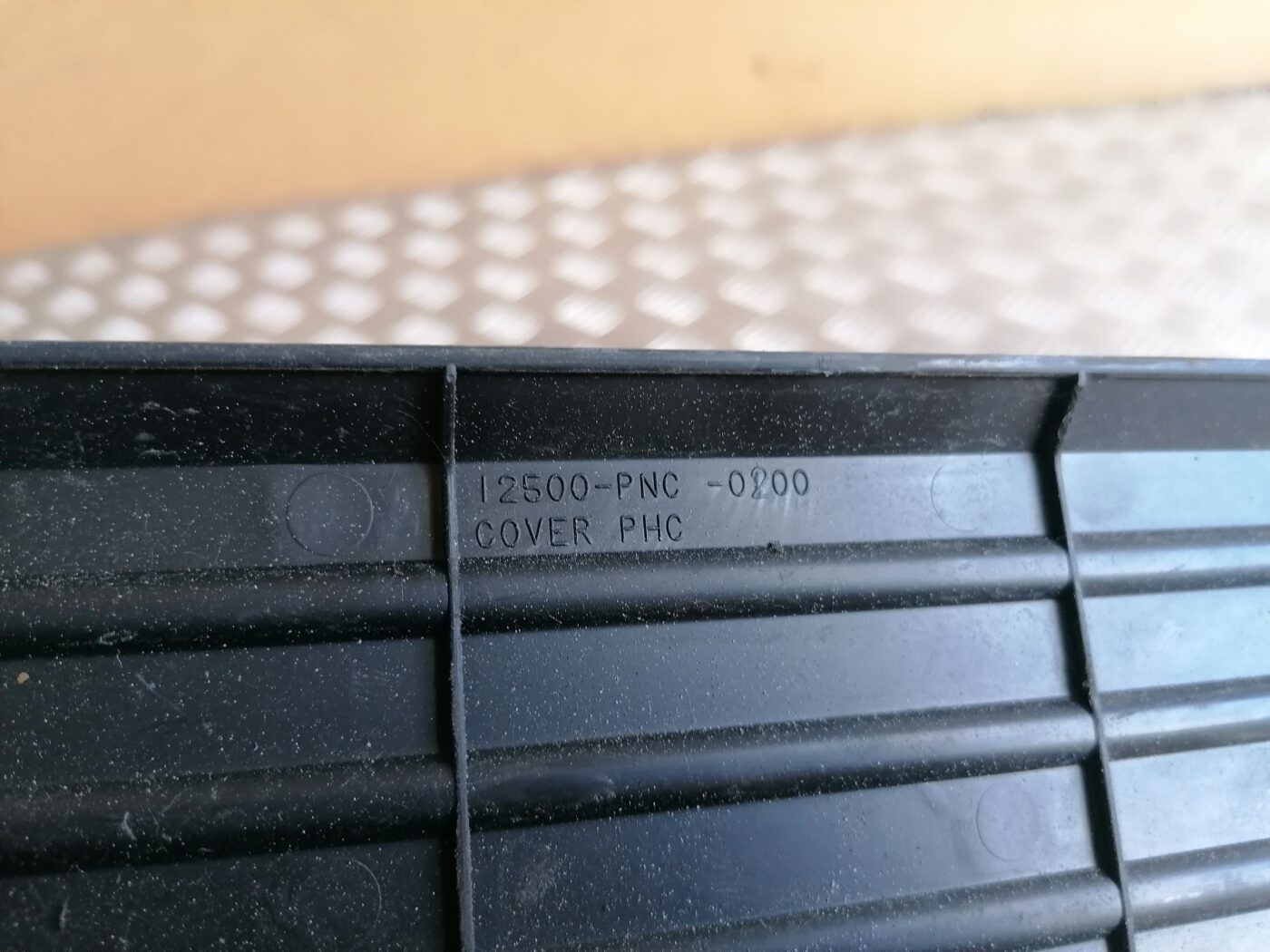 Dzinēja dekoratīva vāka daļa priekš HONDA ACCORD 2007 YR562P 2 Dzinēja dekoratīva vāka daļa priekš HONDA ACCORD 2007 YR562P