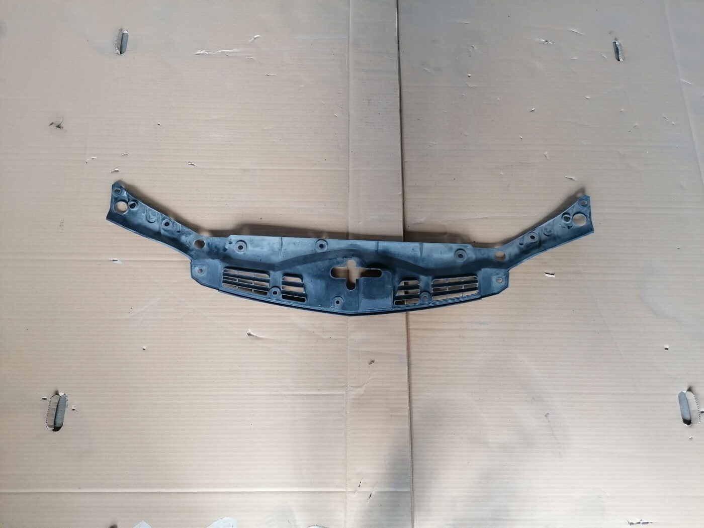 Radiatoru augšēja uzlika priekš HONDA ACCORD 2007 YR562P 2 Radiatoru augšēja uzlika priekš HONDA ACCORD 2007 YR562P