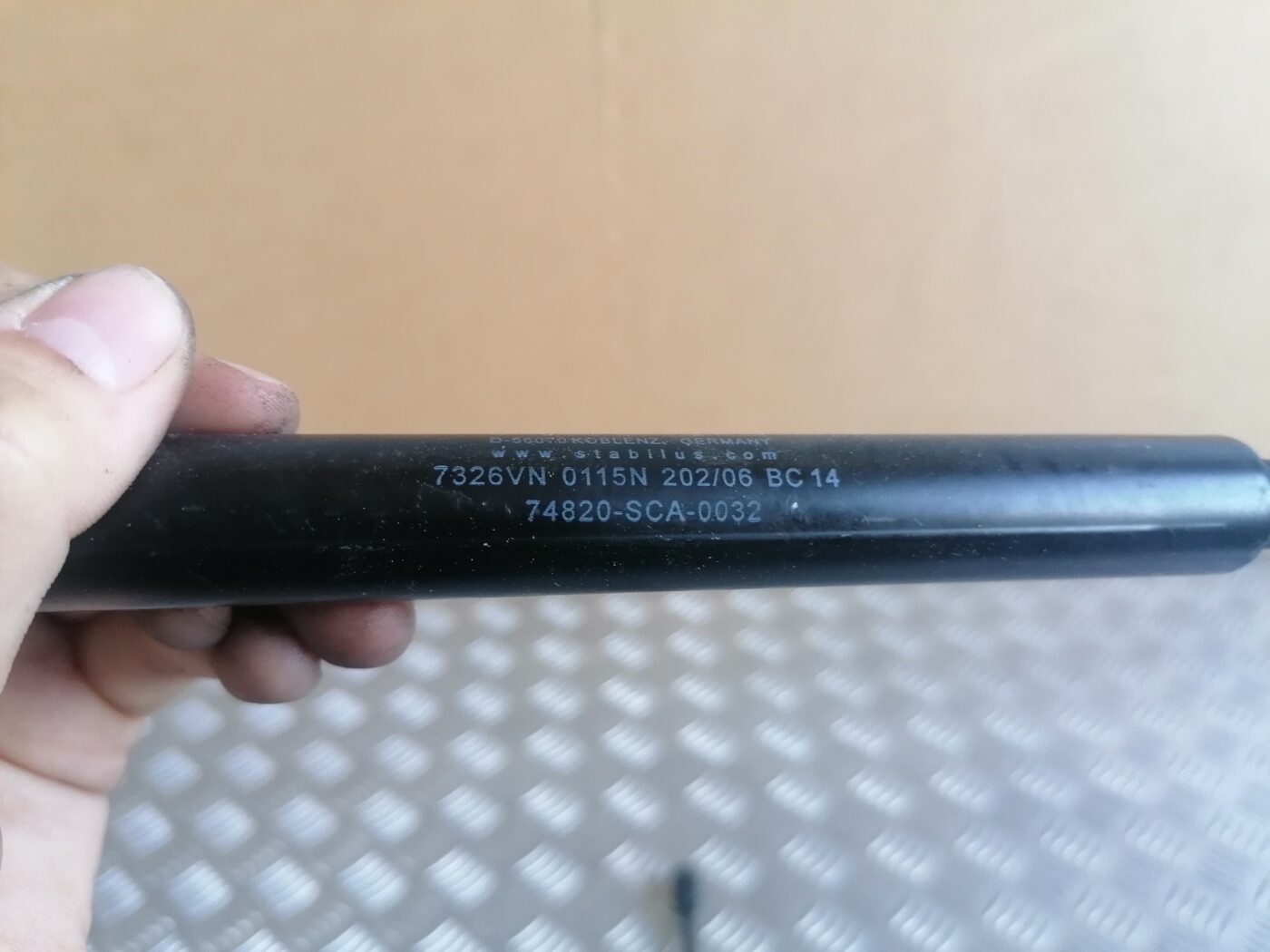 Bagažnieka vāka amortizators priekš HONDA CR-V 2006 3 Bagažnieka vāka amortizators priekš HONDA CR-V 2006