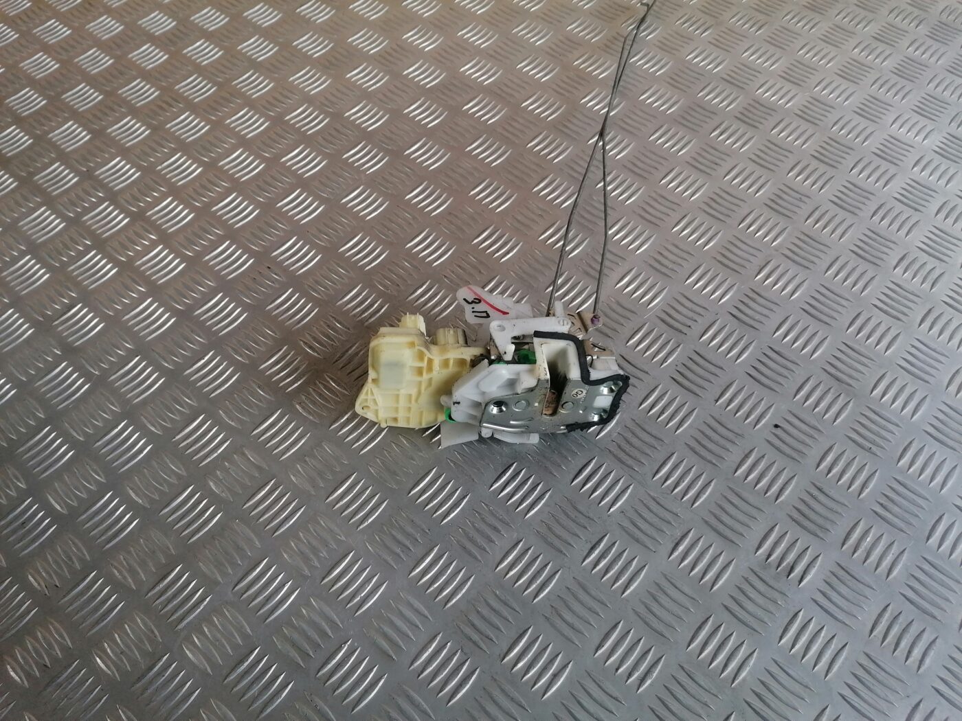 Aizmugurējo labo durvju slēdzene priekš HONDA CR-V 2006 1 Aizmugurējo labo durvju slēdzene priekš HONDA CR-V 2006