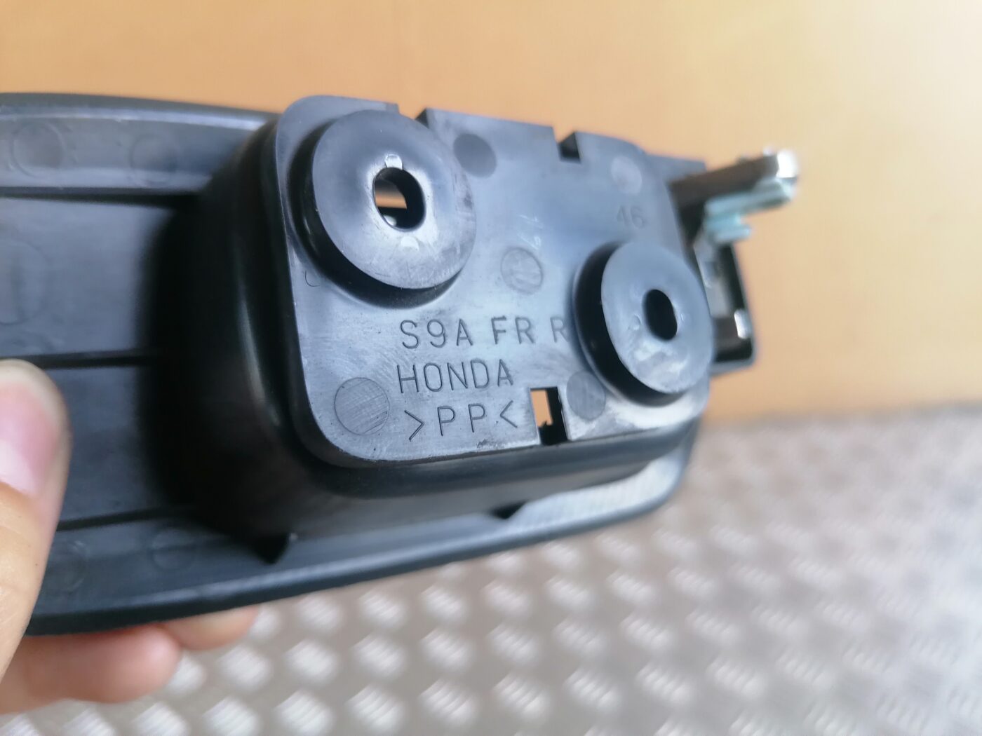 Salona durvju rokturis, priekšējais labais priekš HONDA CR-V 2006 3 Salona durvju rokturis, priekšējais labais priekš HONDA CR-V 2006