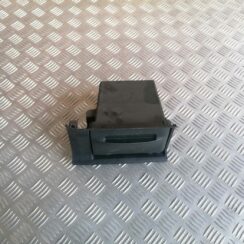 Mantu glabāšanas nodalījums centrā priekš HONDA CR-V 2006