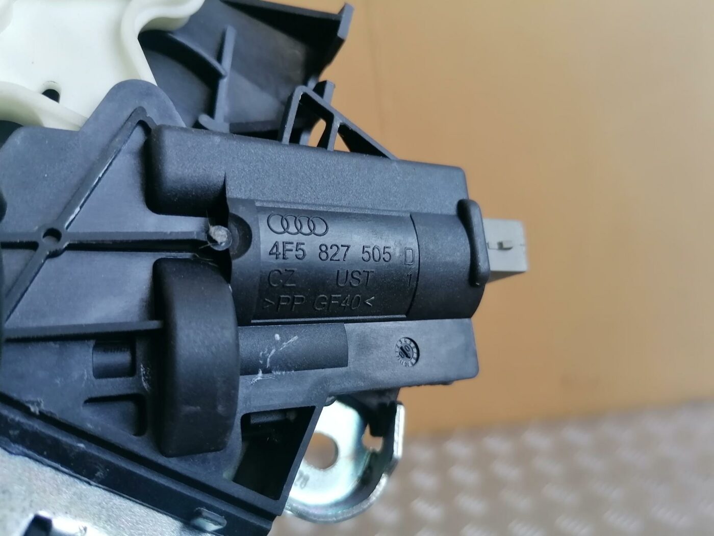 Bagāžnieka vāka slēdzene priekš AUDI A6 2008 4 Bagāžnieka vāka slēdzene priekš AUDI A6 2008