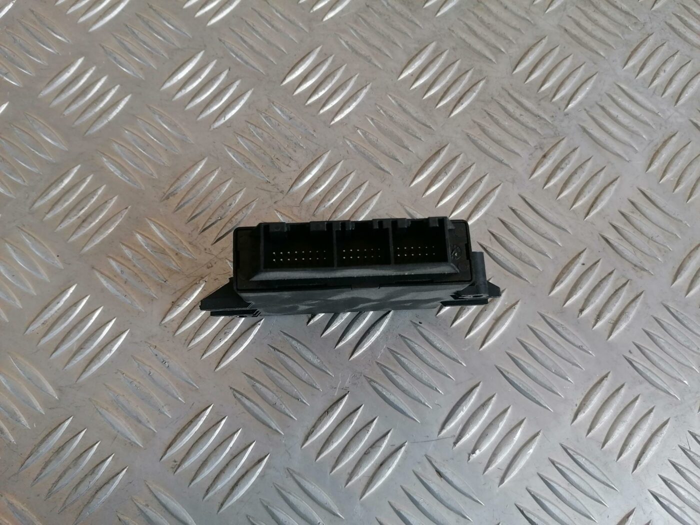 Parkošanās devēju vadības bloks priekš AUDI A6 2008 2 Parkošanās devēju vadības bloks priekš AUDI A6 2008