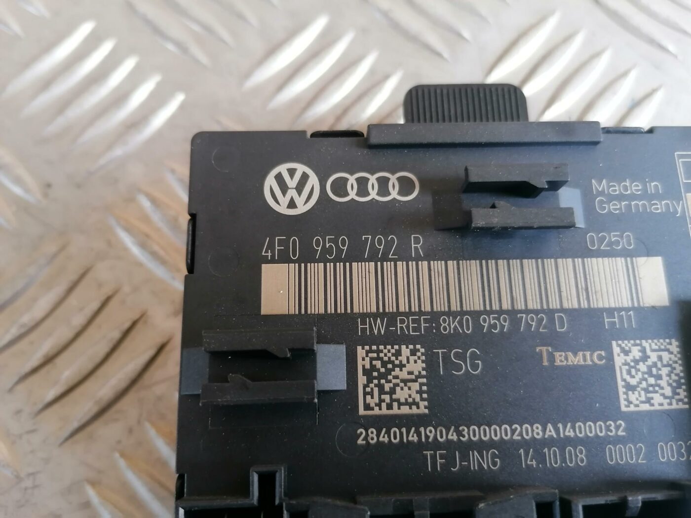 Aizmugurējo kreiso durvju vadības bloks priekš AUDI A6 2008 3 Aizmugurējo kreiso durvju vadības bloks priekš AUDI A6 2008