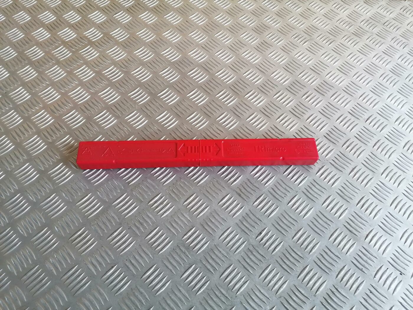 Brīdinājuma trīsstūris priekš AUDI A6 2008 1 Brīdinājuma trīsstūris priekš AUDI A6 2008