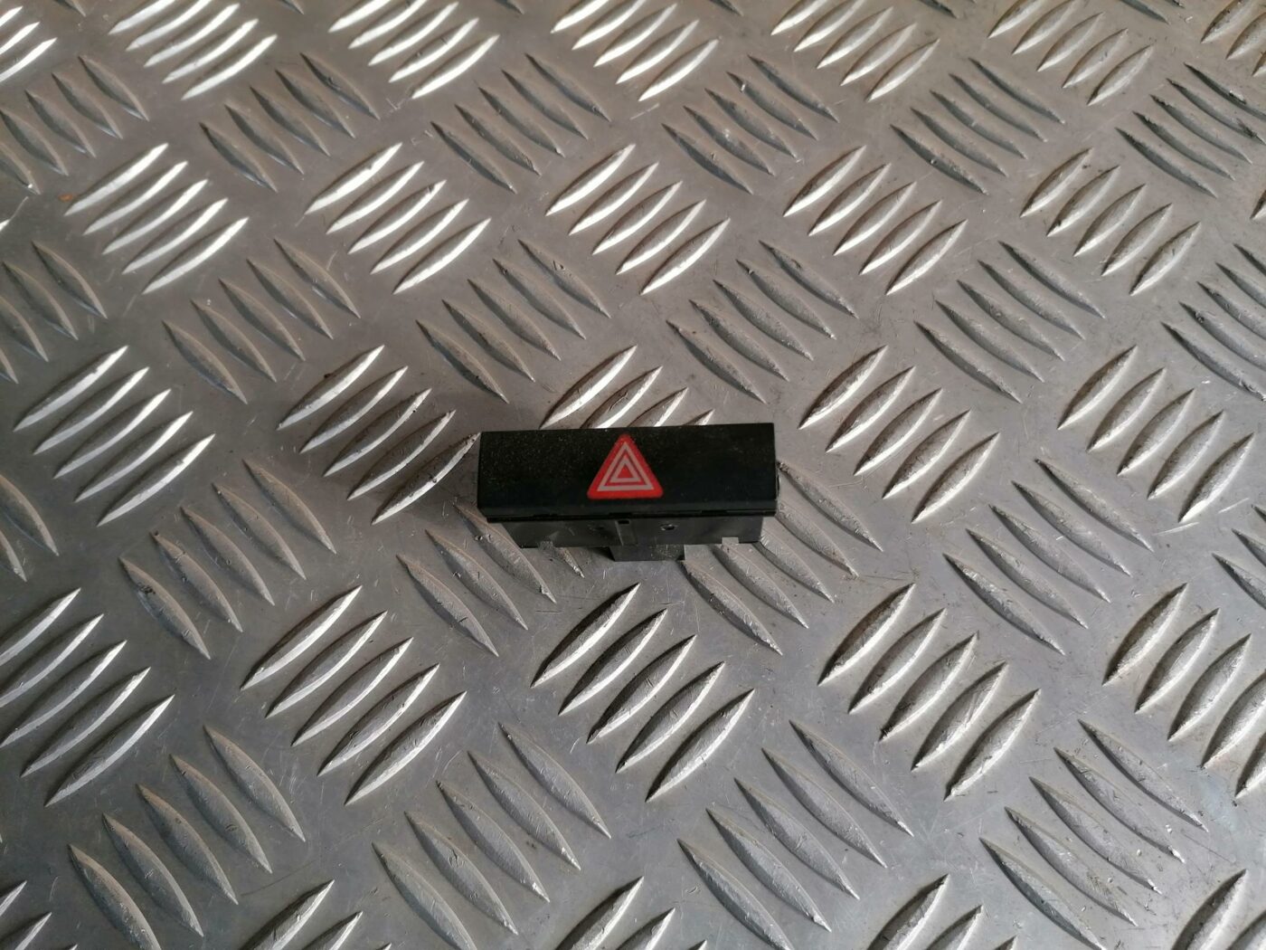 Trauksmes poga priekš AUDI A6 2008 1 Trauksmes poga priekš AUDI A6 2008