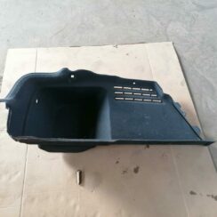 Bagāžnieka nodalījuma sānu apdare priekš AUDI A6 2008