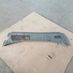 Vējstikla uzlikas (deflektora) režģis priekš AUDI A6 2008