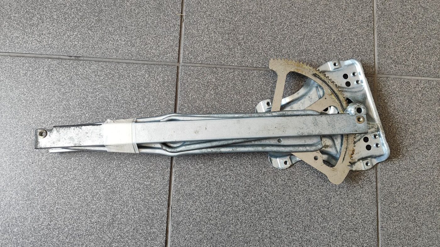 Stikla pacelšanas mehānisms priekšējais labais priekš TOYOTA AVENSIS 2007 3 Stikla pacelšanas mehānisms priekšējais labais priekš TOYOTA AVENSIS 2007