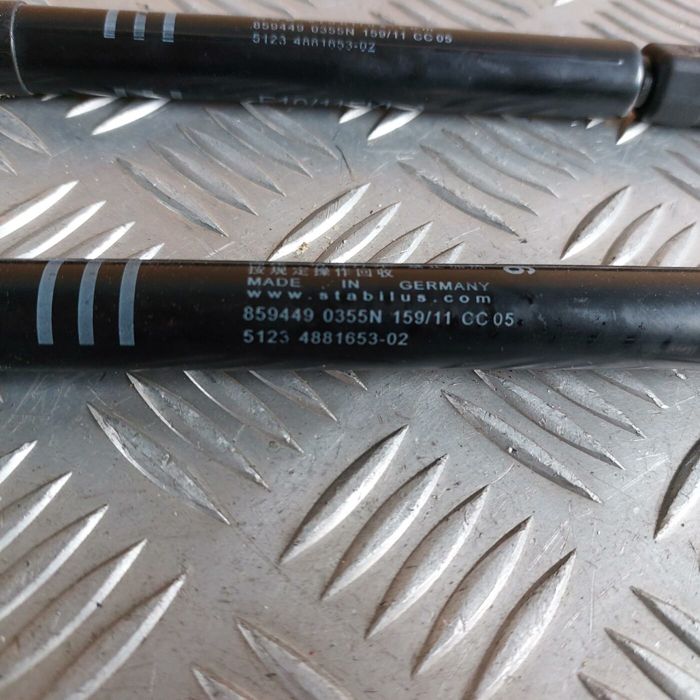 Pārsega amortizators priekš BMW 520D F11 2011 TOURING 2 Pārsega amortizators priekš BMW 520D F11 2011 TOURING