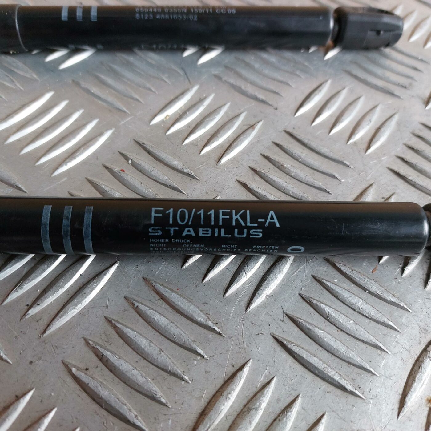 Pārsega amortizators priekš BMW 520D F11 2011 TOURING 3 Pārsega amortizators priekš BMW 520D F11 2011 TOURING