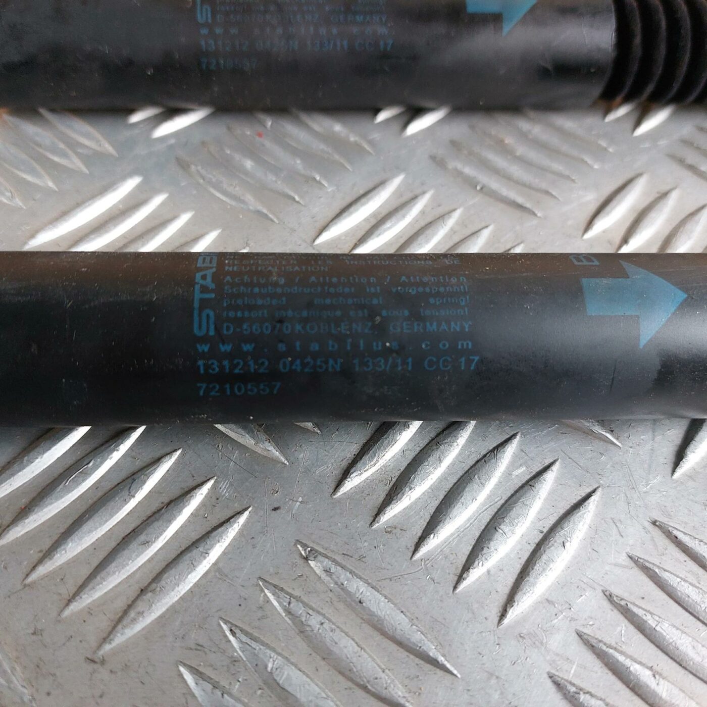 Bagažnieka vāka amortizators priekš BMW 520D F11 2011 TOURING 2 Bagažnieka vāka amortizators priekš BMW 520D F11 2011 TOURING