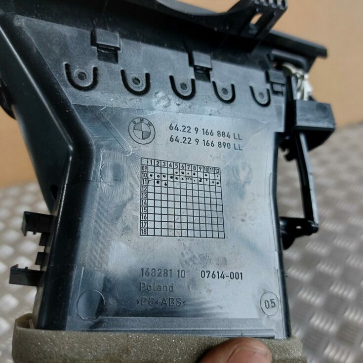 Mērinstrumentu paneļa gaisa vads, pa labi priekš BMW 520D F11 2011 TOURING