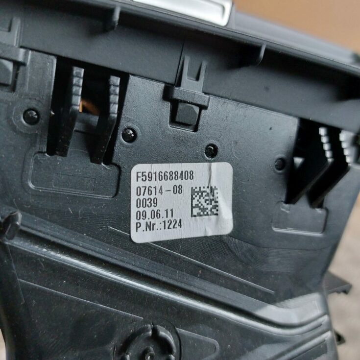 Mērinstrumentu paneļa gaisa vads, pa labi priekš BMW 520D F11 2011 TOURING