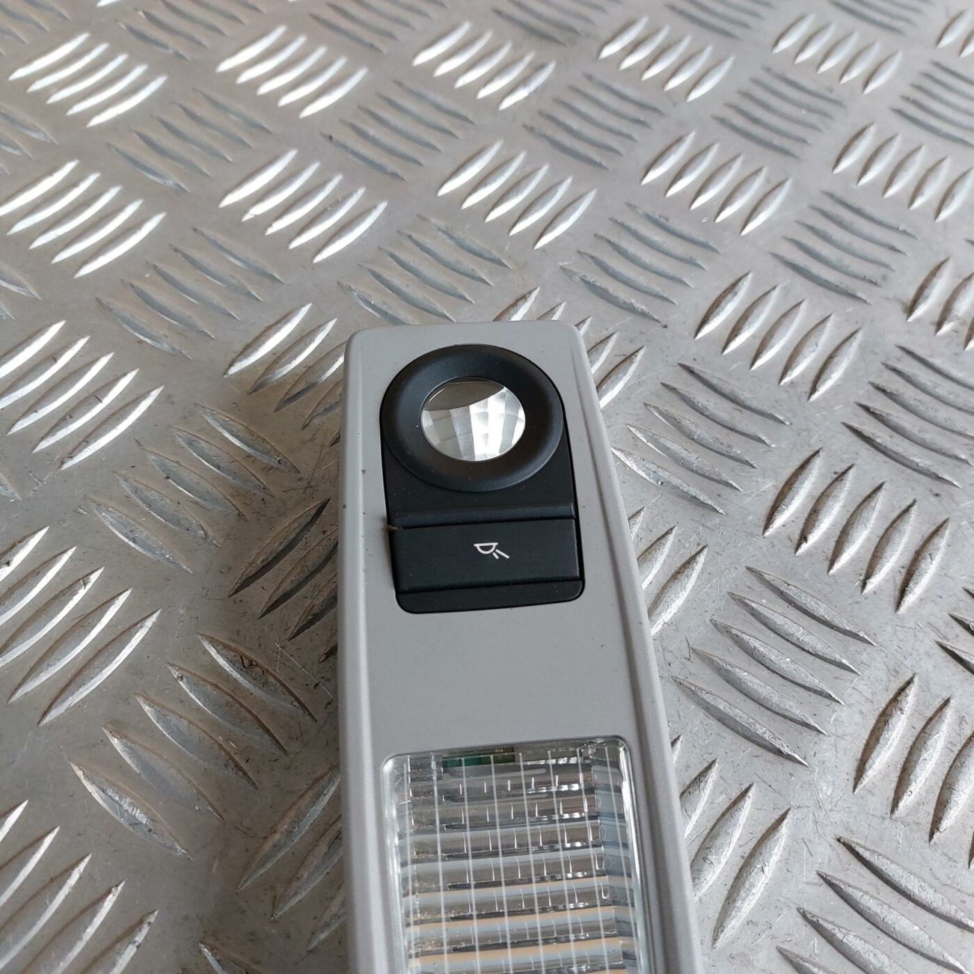 Aizmugurējo sēdvietu apgaismojums priekš BMW 520D F11 2011 TOURING 2 Aizmugurējo sēdvietu apgaismojums priekš BMW 520D F11 2011 TOURING