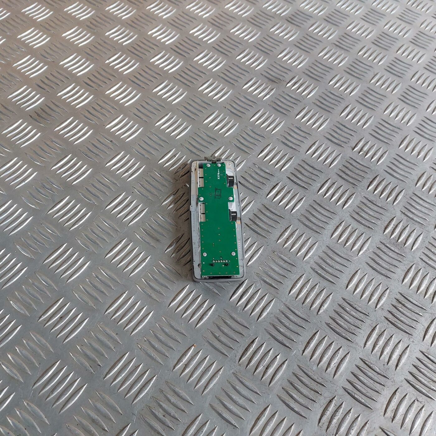 Aizmugurējo sēdvietu apgaismojums priekš BMW 520D F11 2011 TOURING 3 Aizmugurējo sēdvietu apgaismojums priekš BMW 520D F11 2011 TOURING