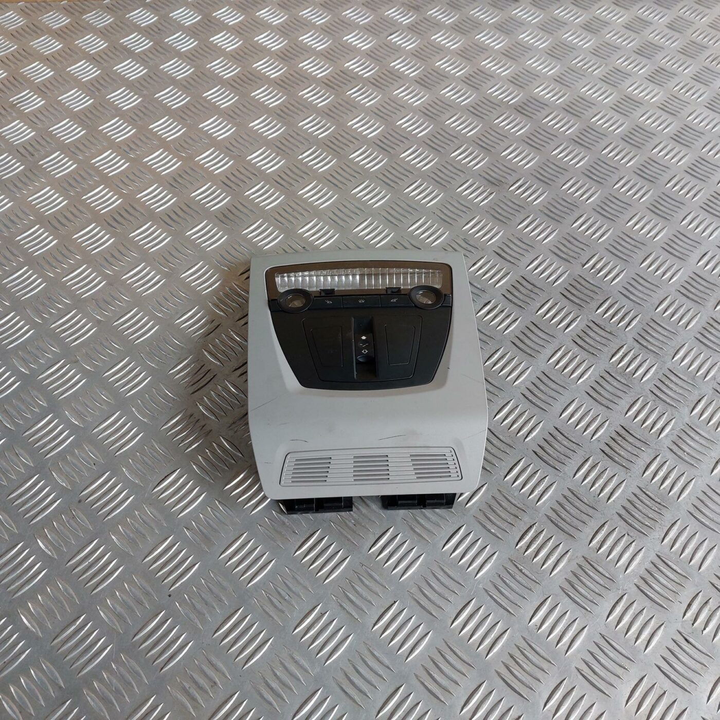 Salona apgaismojuma panelis priekš BMW 520D F11 2011 TOURING 1 Salona apgaismojuma panelis priekš BMW 520D F11 2011 TOURING