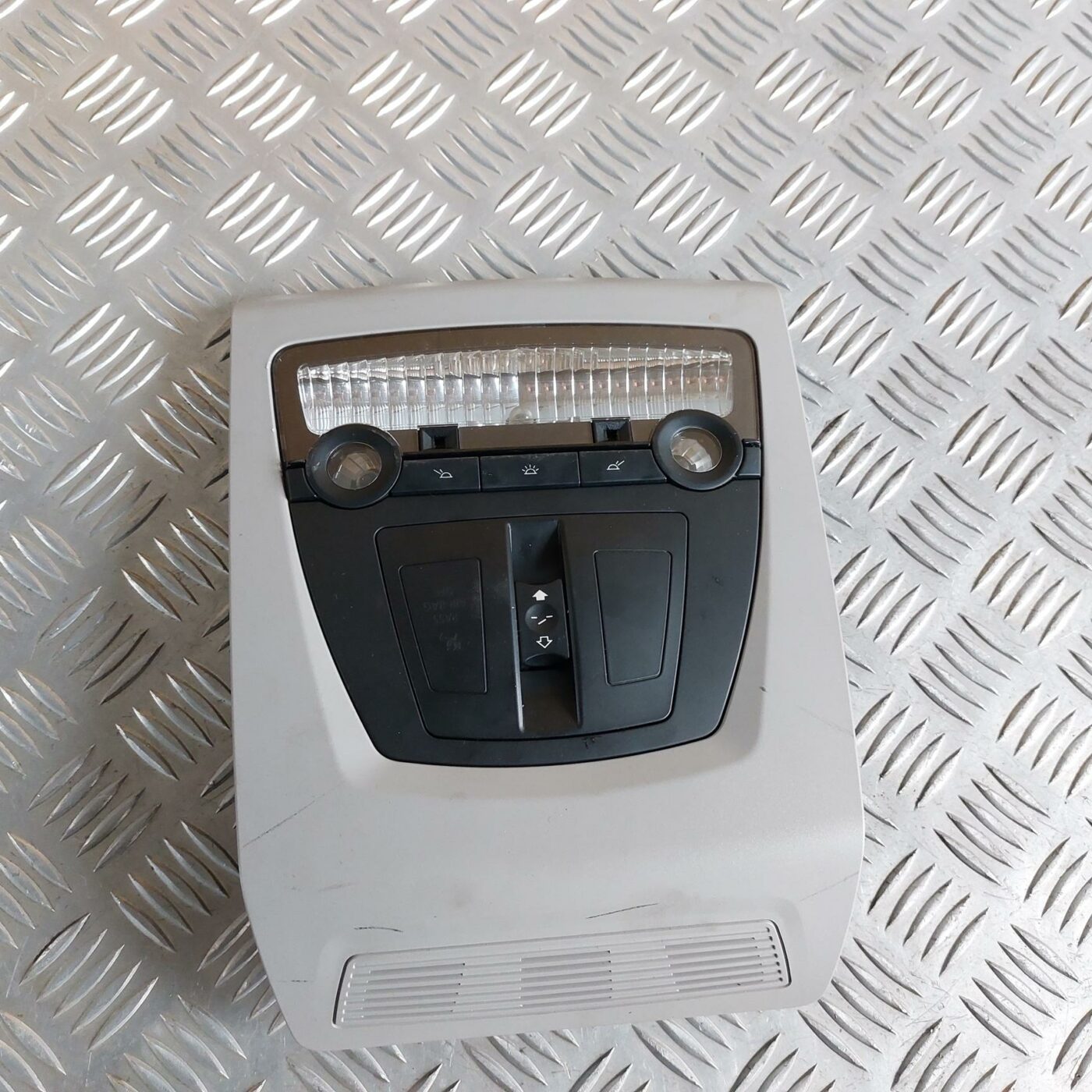 Salona apgaismojuma panelis priekš BMW 520D F11 2011 TOURING 2 Salona apgaismojuma panelis priekš BMW 520D F11 2011 TOURING