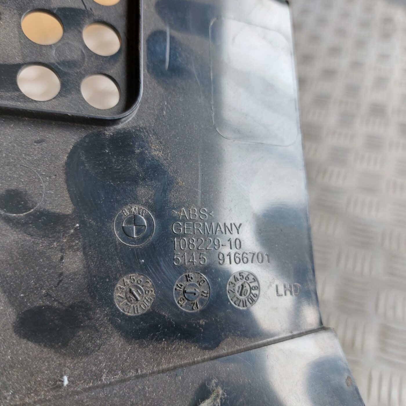 Mērinstrumentu paneļa apakšēja apdare priekš BMW 520D F11 2011 TOURING 3 Mērinstrumentu paneļa apakšēja apdare priekš BMW 520D F11 2011 TOURING