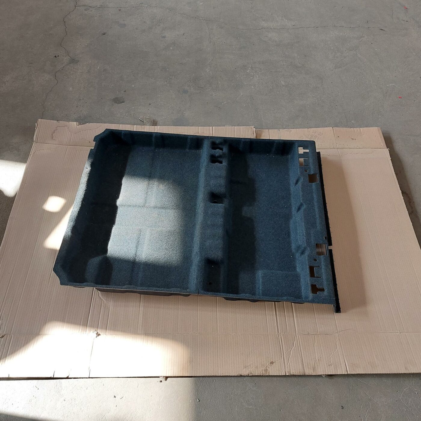 Bagāžnieka nodalījuma instrumentu ieliktnis priekš BMW 520D F11 2011 TOURING 1 Bagāžnieka nodalījuma instrumentu ieliktnis priekš BMW 520D F11 2011 TOURING