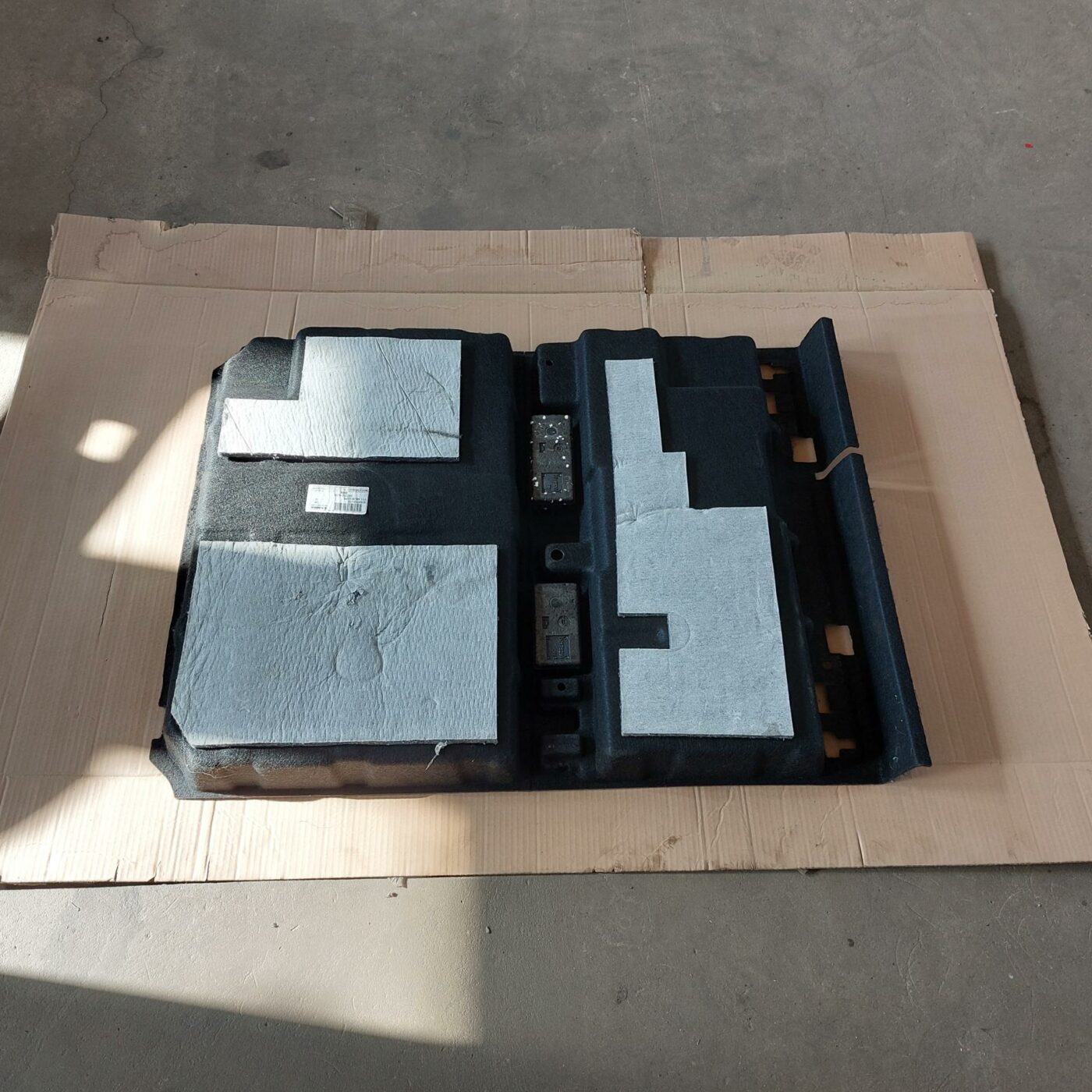 Bagāžnieka nodalījuma instrumentu ieliktnis priekš BMW 520D F11 2011 TOURING 2 Bagāžnieka nodalījuma instrumentu ieliktnis priekš BMW 520D F11 2011 TOURING