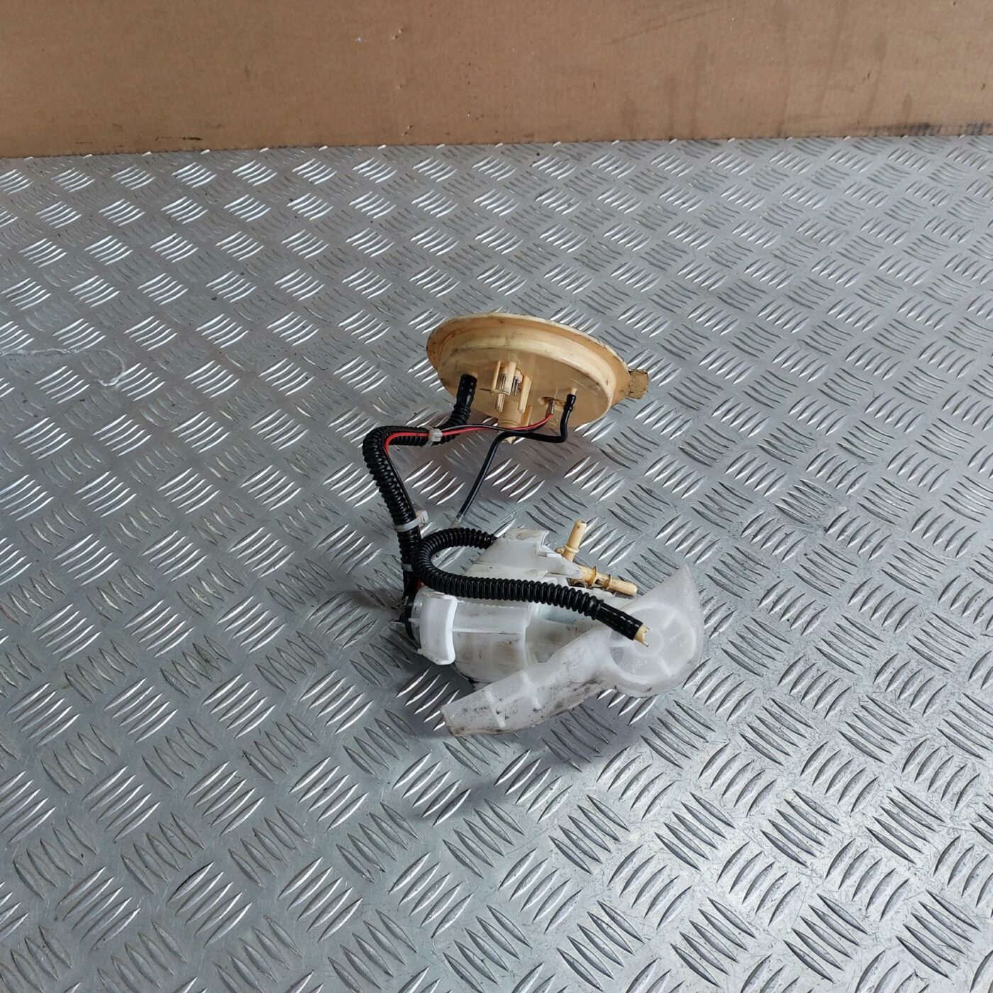 Degvielas tvertnes sūknis priekš BMW 520D F11 2011 TOURING 1 Degvielas tvertnes sūknis priekš BMW 520D F11 2011 TOURING