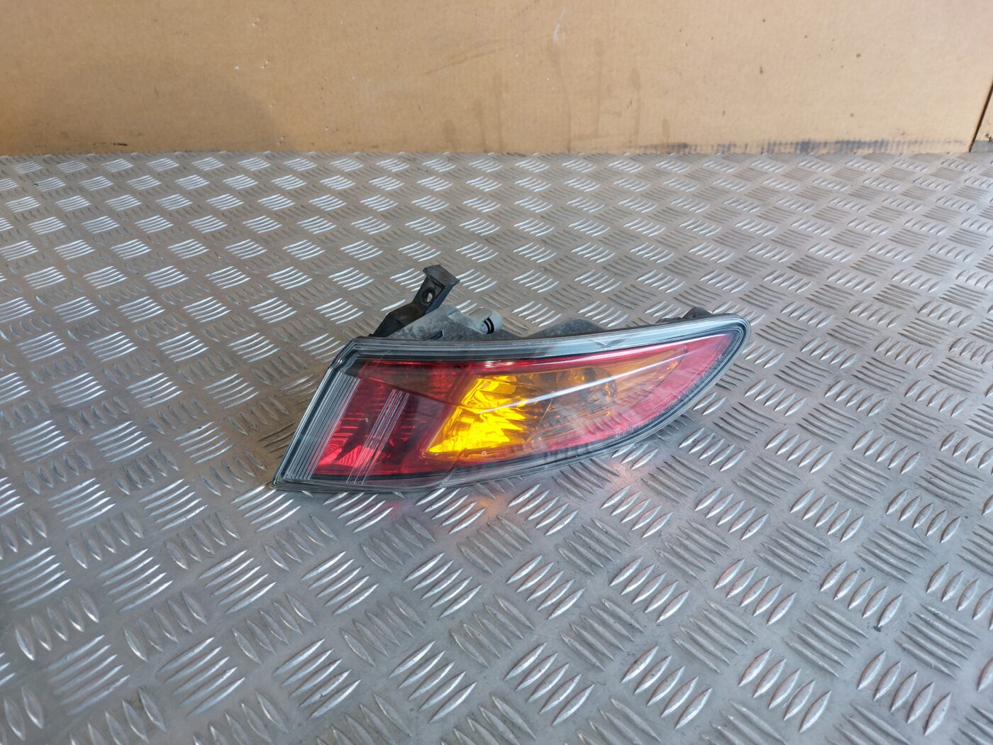 Aizmugurējais labais lukturis priekš HONDA CIVIC 2006 1 Aizmugurējais labais lukturis priekš HONDA CIVIC 2006