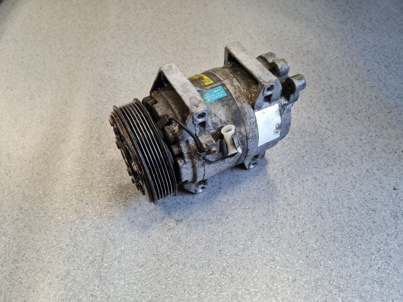 Gaisa kondicioniera kompresors priekš VOLVO S80 2004 1 Gaisa kondicioniera kompresors priekš VOLVO S80 2004