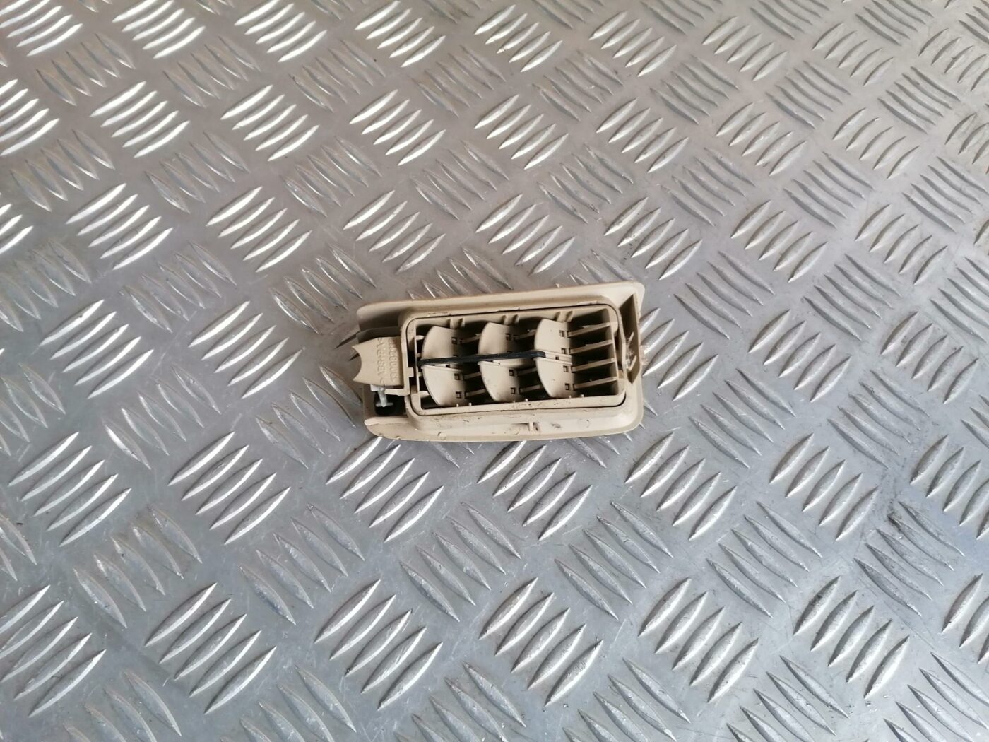 Salona statnes gaisa vads priekš VOLVO S80 2004 2 Salona statnes gaisa vads priekš VOLVO S80 2004