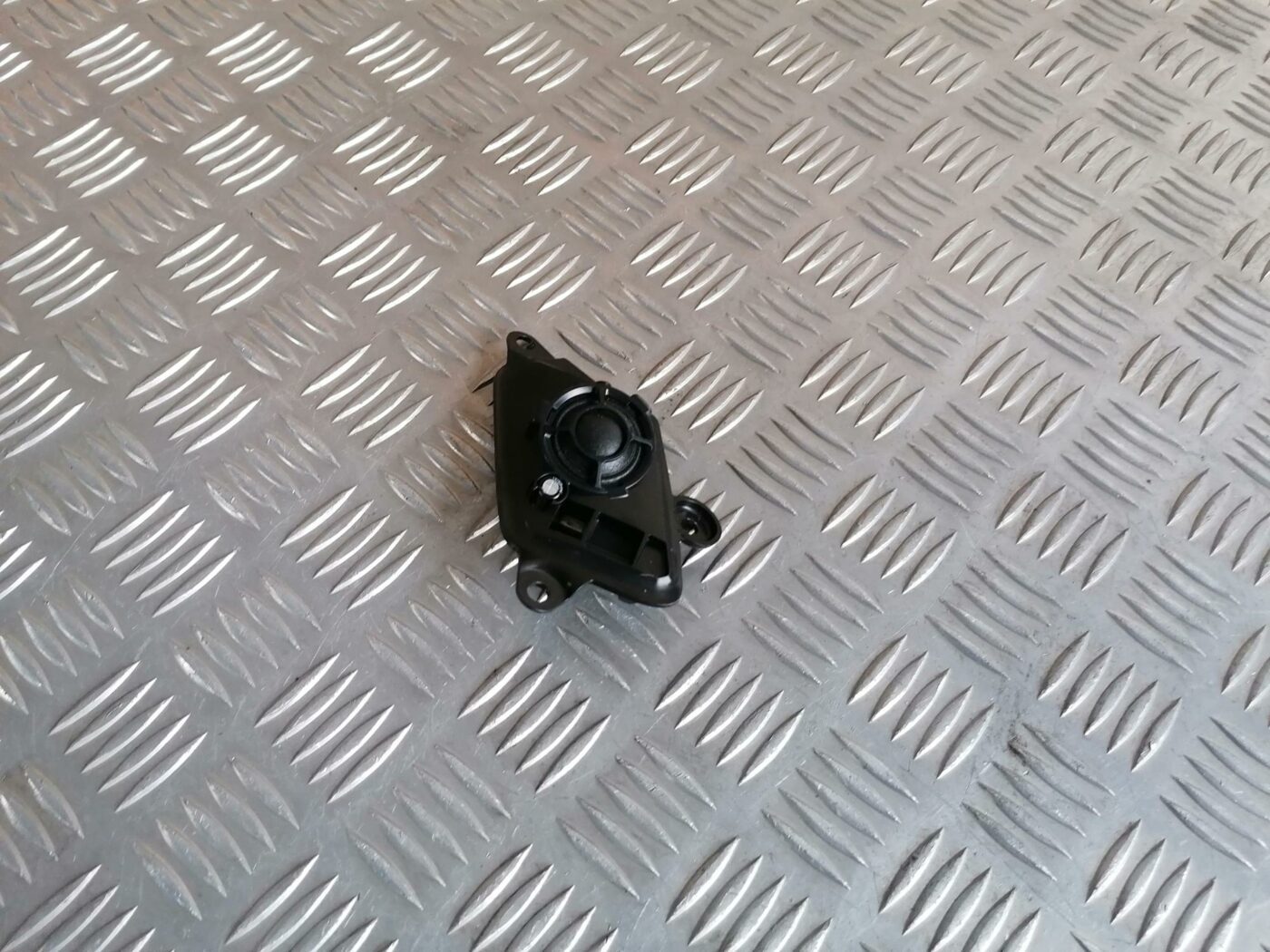 Durvju skaļrunis, augšā priekš VOLVO S80 2004 1 Durvju skaļrunis, augšā priekš VOLVO S80 2004