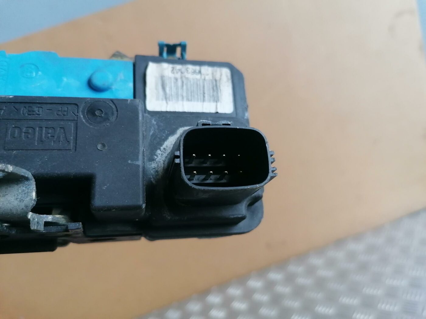 Priekšējo labo durvju slēdzene priekš VOLVO S80 2004 3 Priekšējo labo durvju slēdzene priekš VOLVO S80 2004