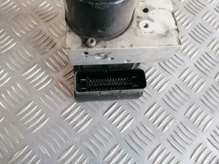ABS bloks priekš VOLVO S80 2004