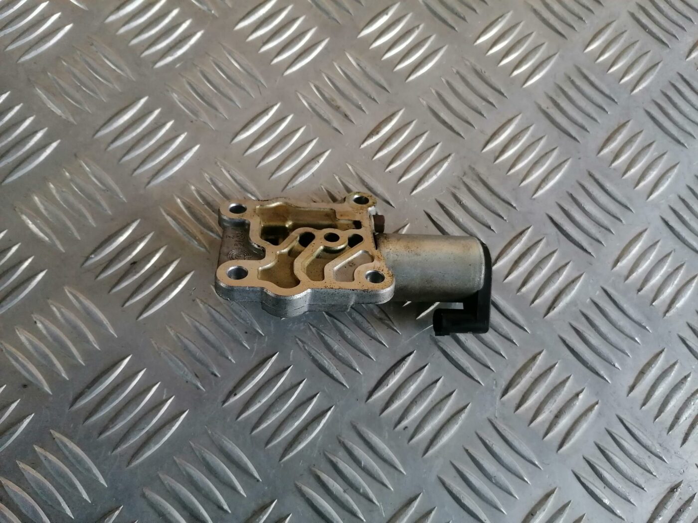 Sadales vārpsta elektromagnētiskais vārsts (Ieplūdes) priekš VOLVO S80 2004 2 Sadales vārpsta elektromagnētiskais vārsts (Ieplūdes) priekš VOLVO S80 2004