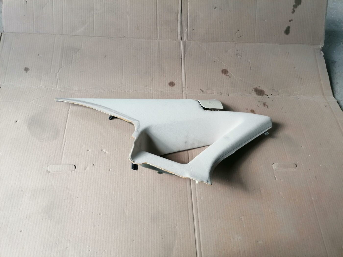 Bagažnieka nodalījuma statnes apdare priekš VOLVO S80 2004 1 Bagažnieka nodalījuma statnes apdare priekš VOLVO S80 2004