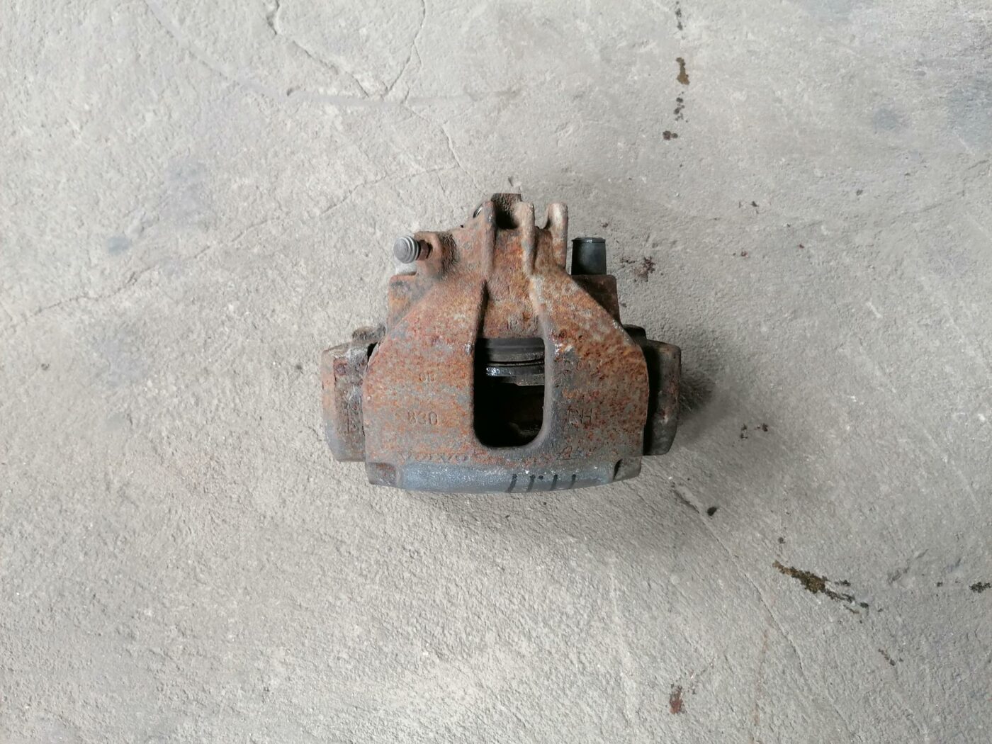 Priekšējais labais suports priekš VOLVO S80 2004 1 Priekšējais labais suports priekš VOLVO S80 2004