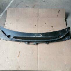 Vējstikla uzlikas (deflektora) režģis priekš VOLVO S80 2004